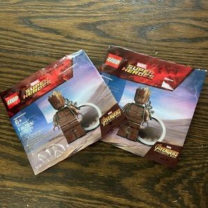 2 Brand New in package Marvel Super Heroes Avengers Infinity War keychain Lego